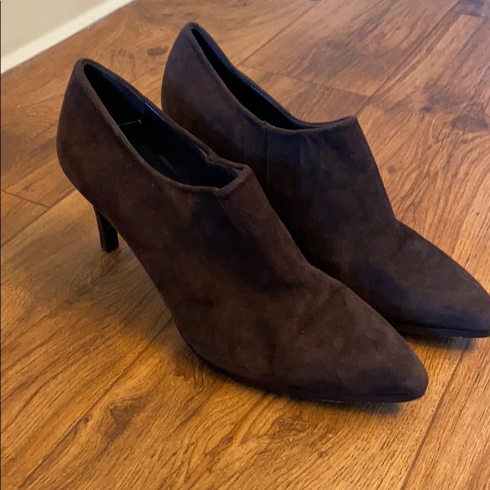 Stuart Weizmann Brown Suede Heels Booties